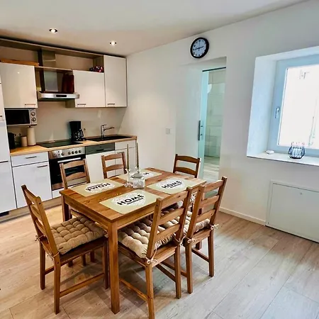 Haeuschen Am Plenzer * インゲルハイム・アム・ライン